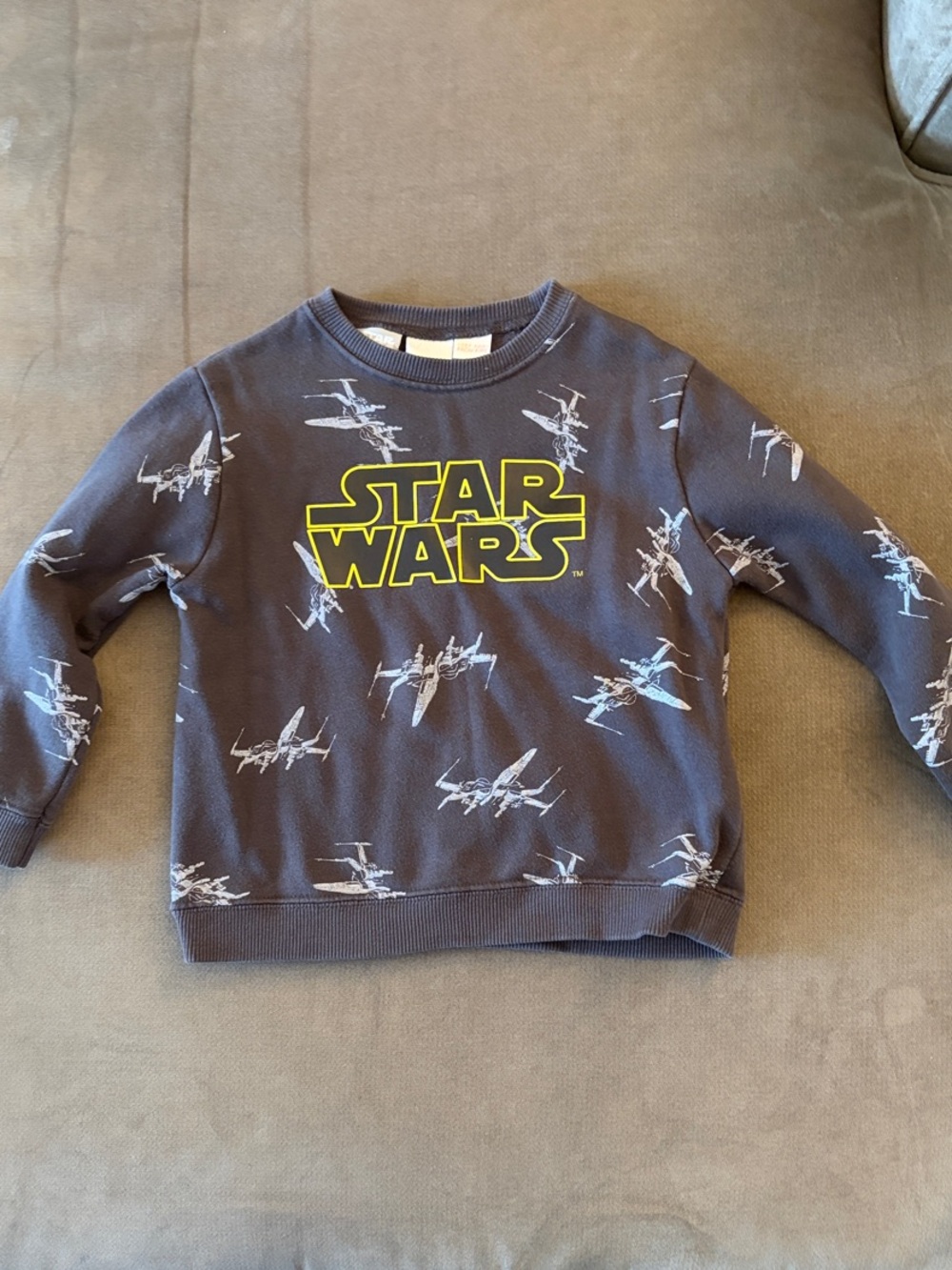 Zara Star Wars Kids' Crewneck Sweatshirt in Charcoal with Yellow Logo 3-4T